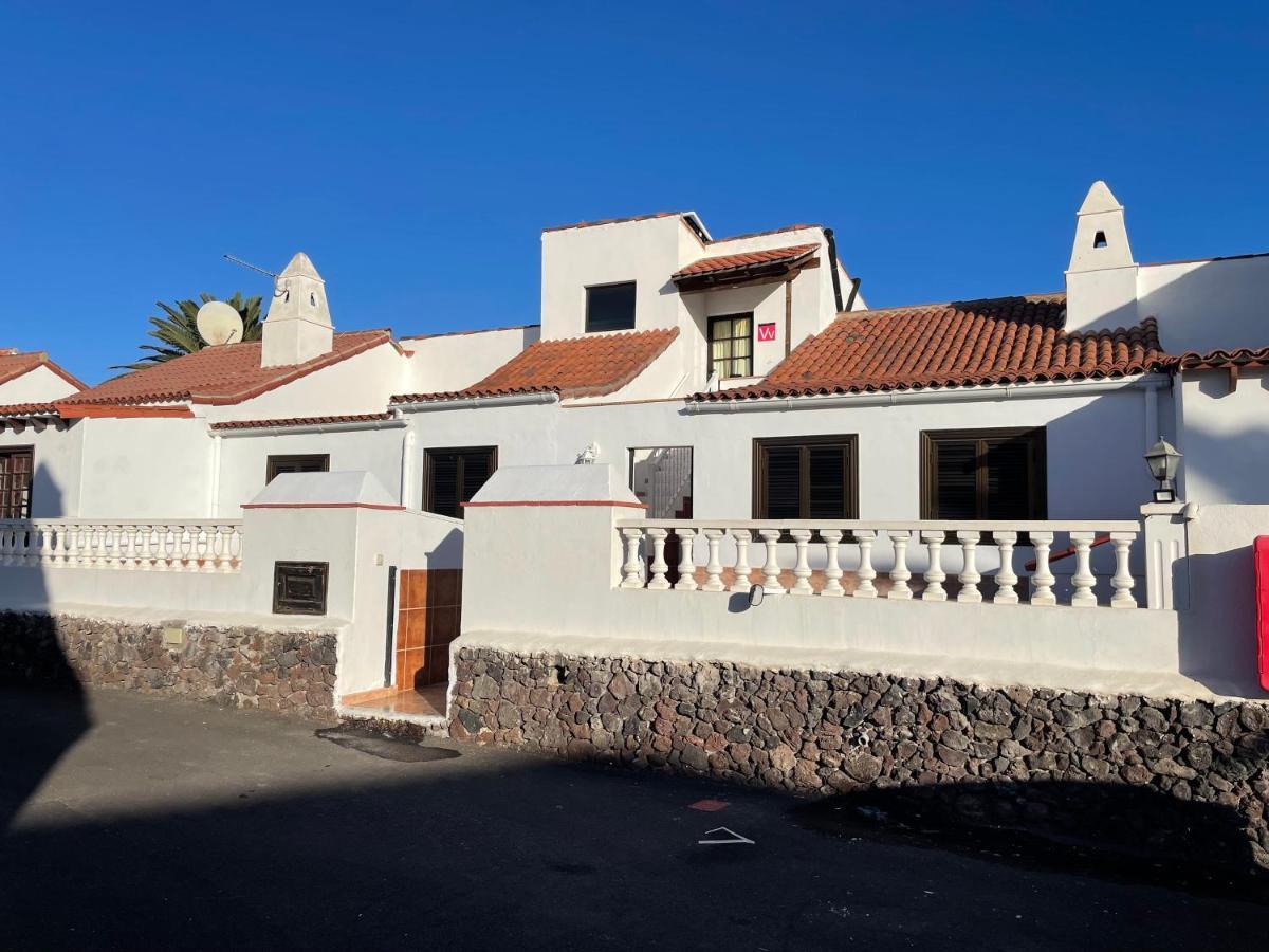Ocean View Golf Retreat: Private Heated Pool & Spacious Family Holiday home