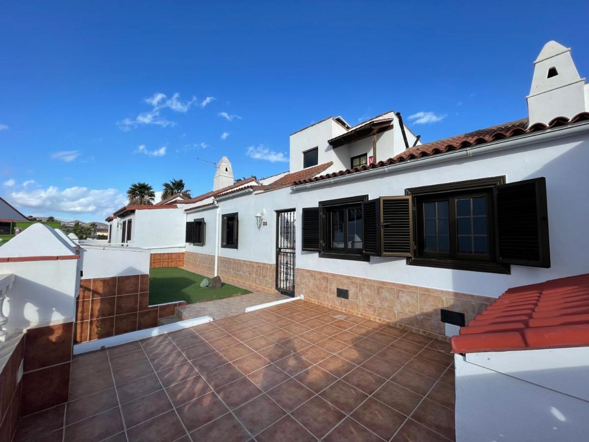 Ocean View Golf Retreat: Private Heated Pool & Spacious Family Holiday home